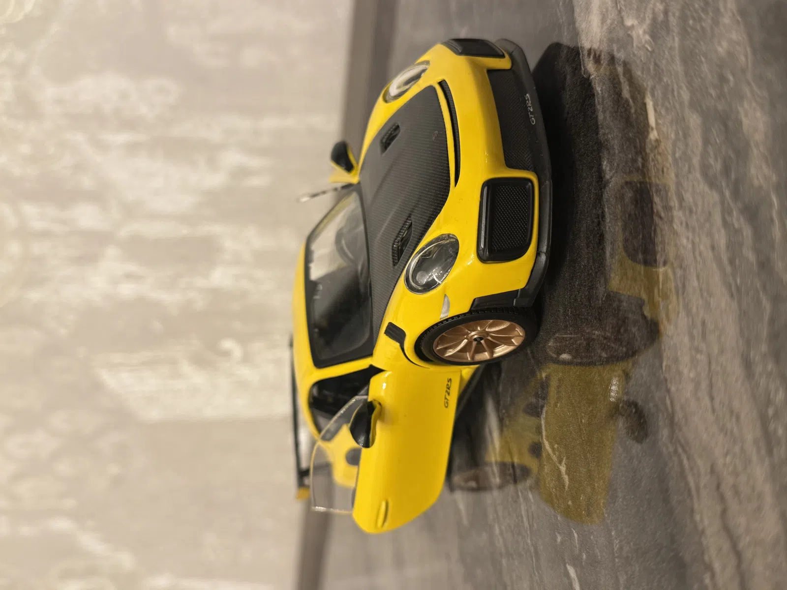 Maisto 1:24 Porshce 911 GT 2RS — şəkil 4