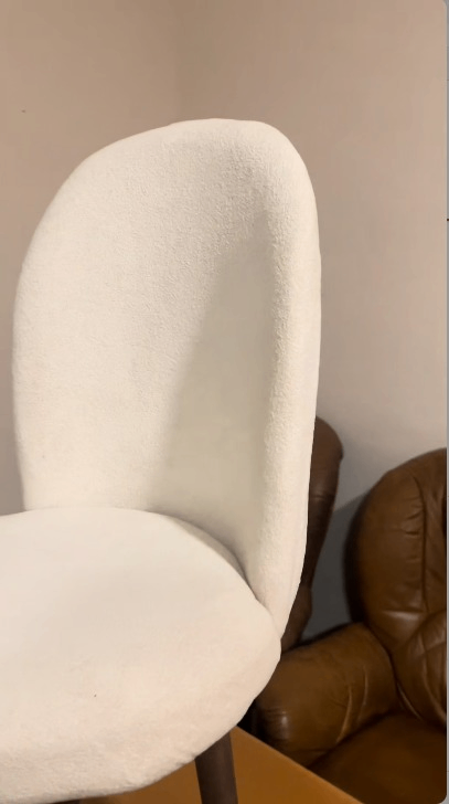 Chair, Transparent color - Tenderyard