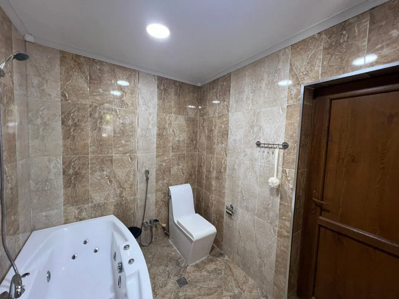 4 otaqlı bağ evi 140 m² 5.6 sot torpaq sahəsində satılır — şəkil 27