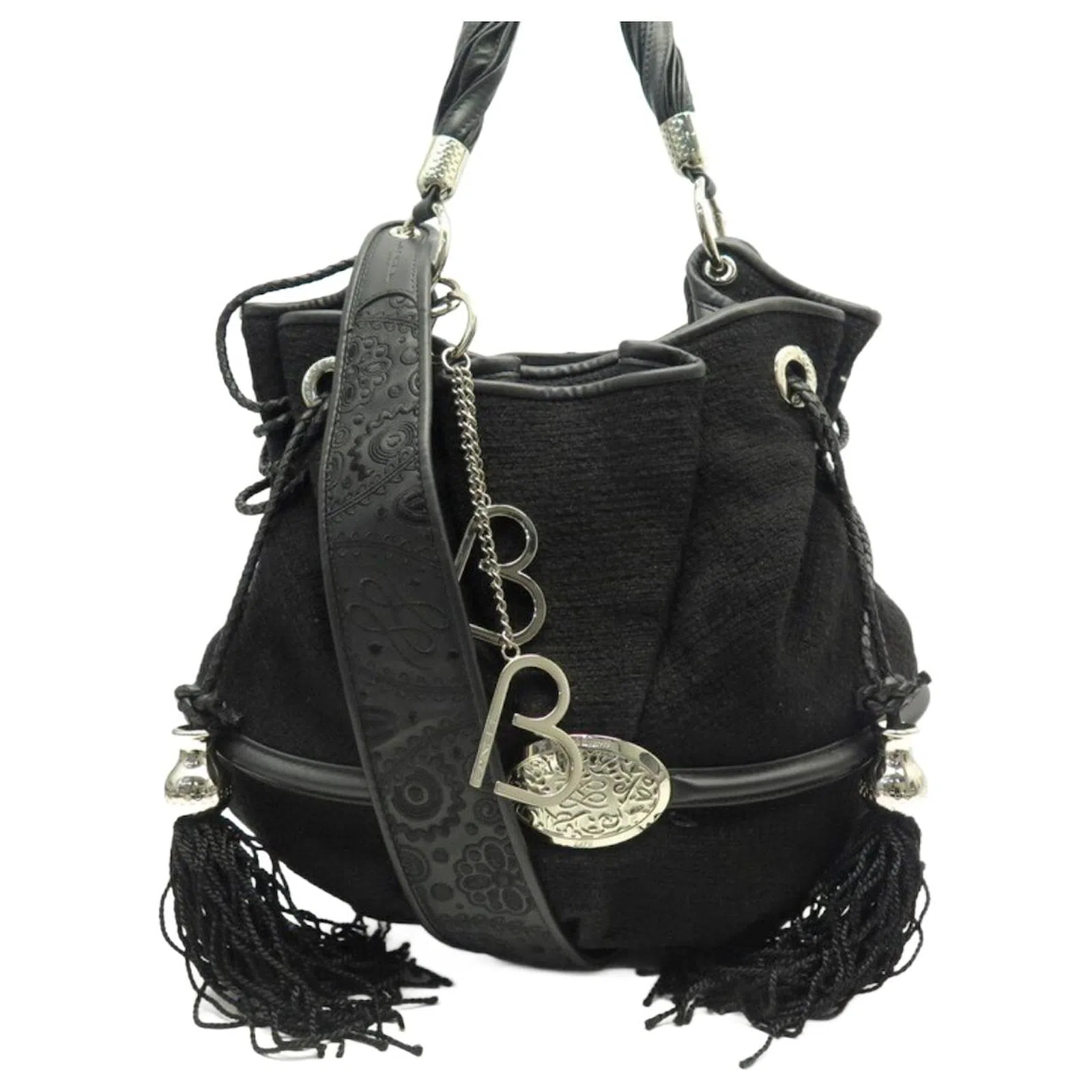 Qadın çantası, Qara rəng