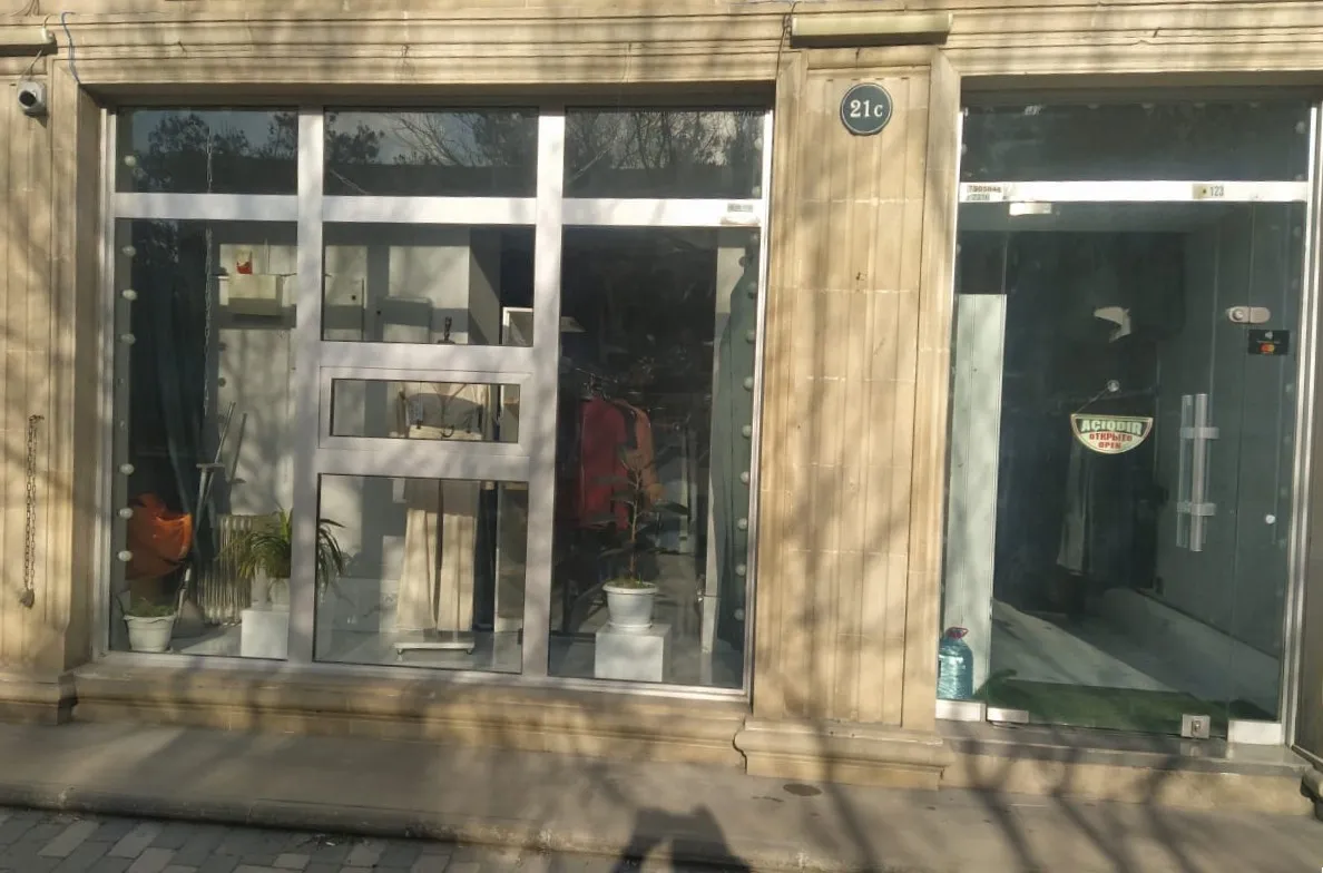Yaxşı təmirli ticarət obyekti, 40 m² kirayə verilir — şəkil 3