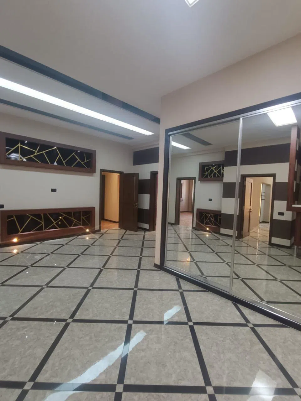 4 otaqlı mənzil 170 m² satılır