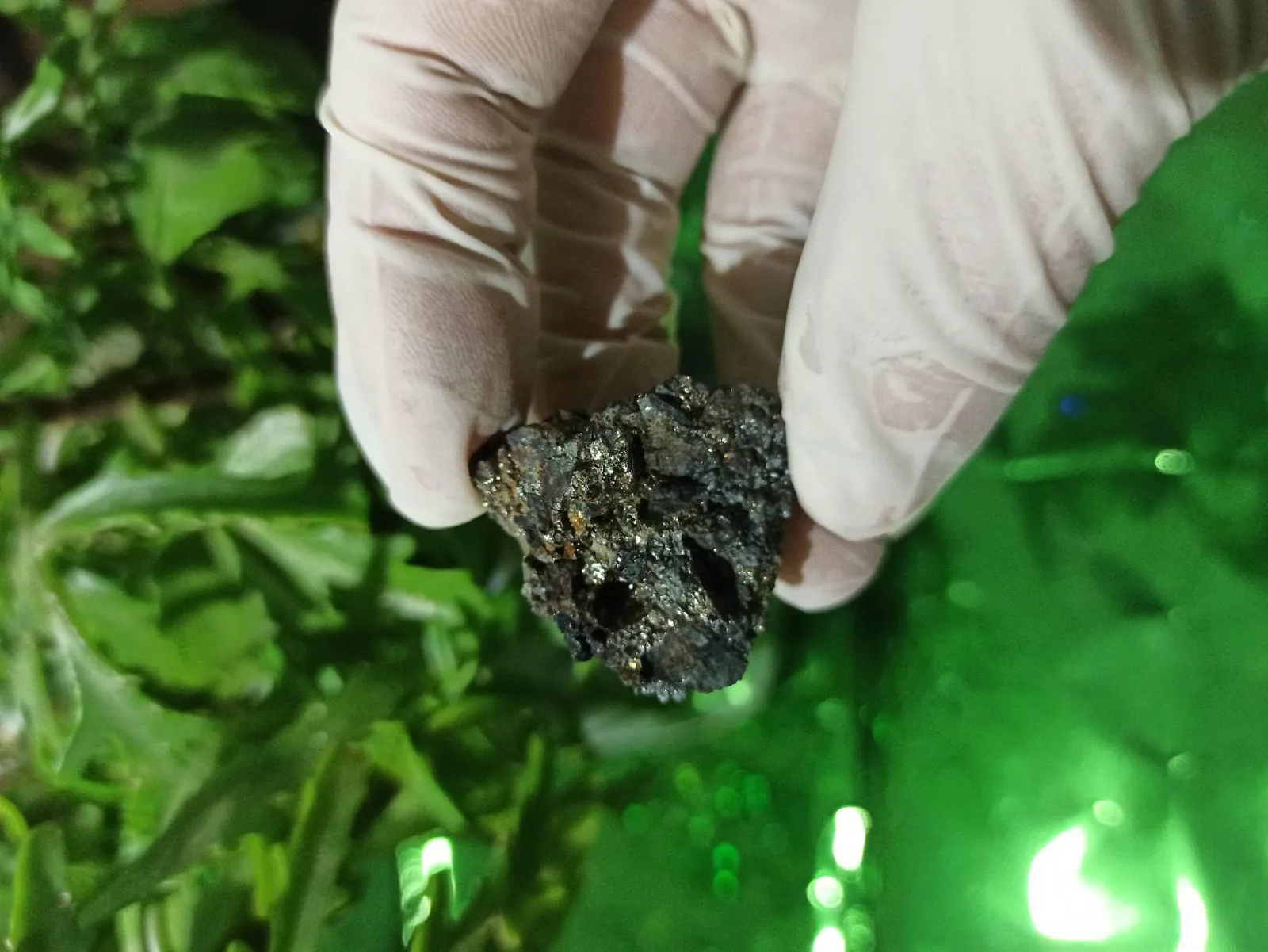 Təbii metal parıltılı mineral nümunəsi✨