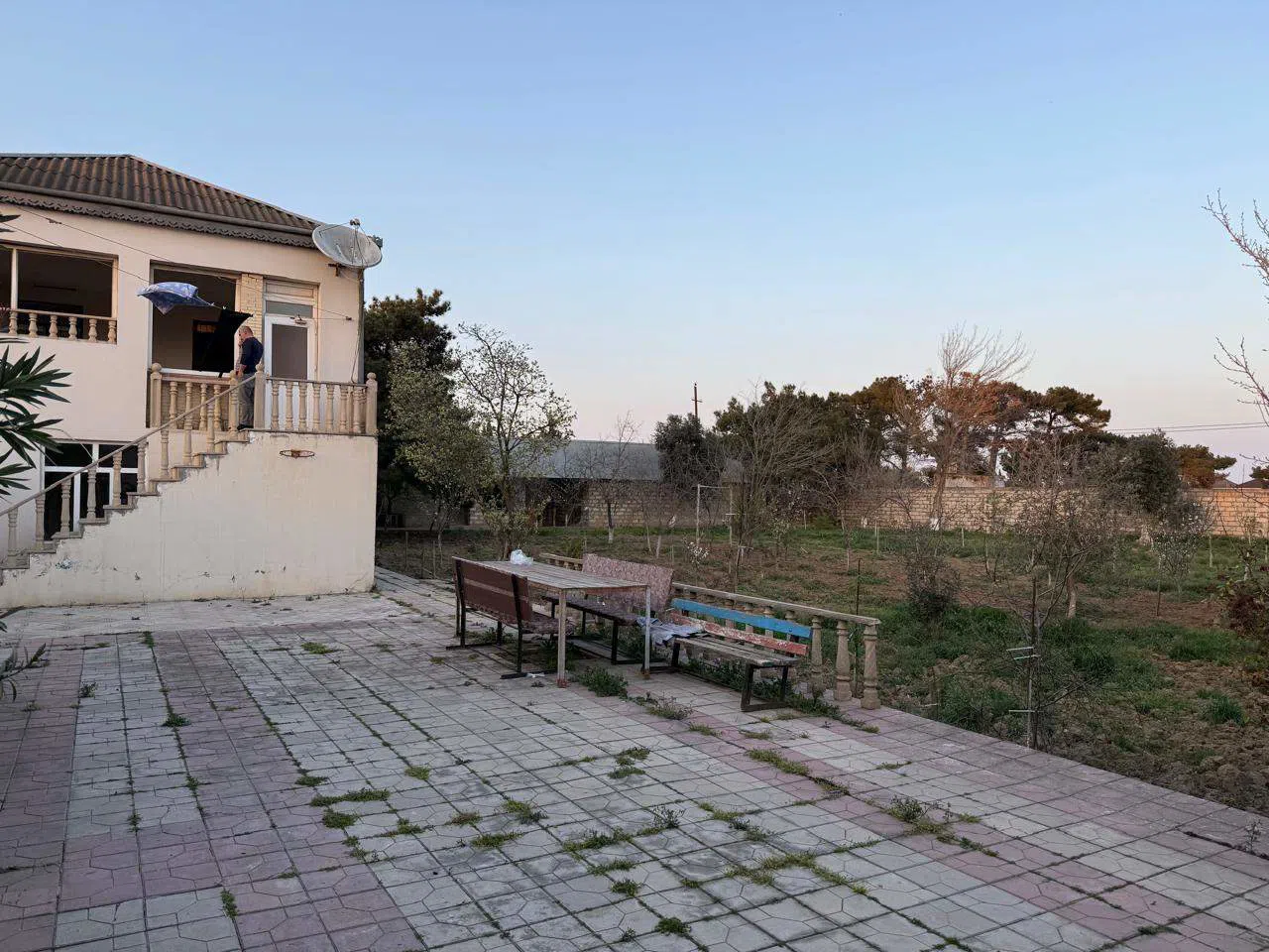4 otaqlı həyət evi 240 m² satılır — şəkil 1