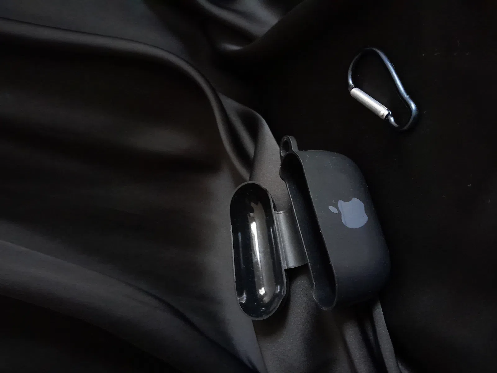 Silicone Protective Case for AirPods Pro (with Carabiner) - Tenderyard