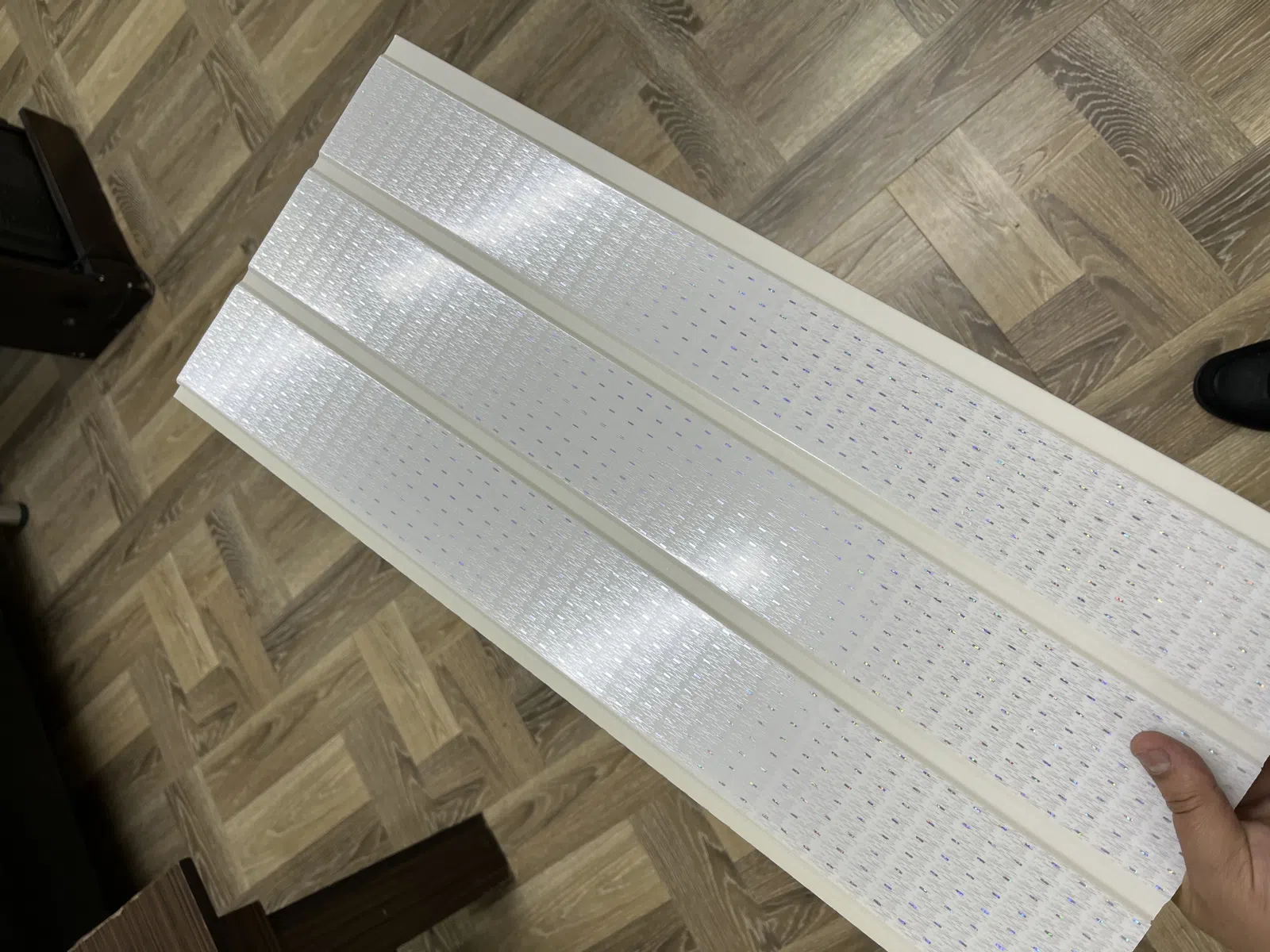 PVC lambirlər, ağ teksturalı və ağac effektli modellər — şəkil 3