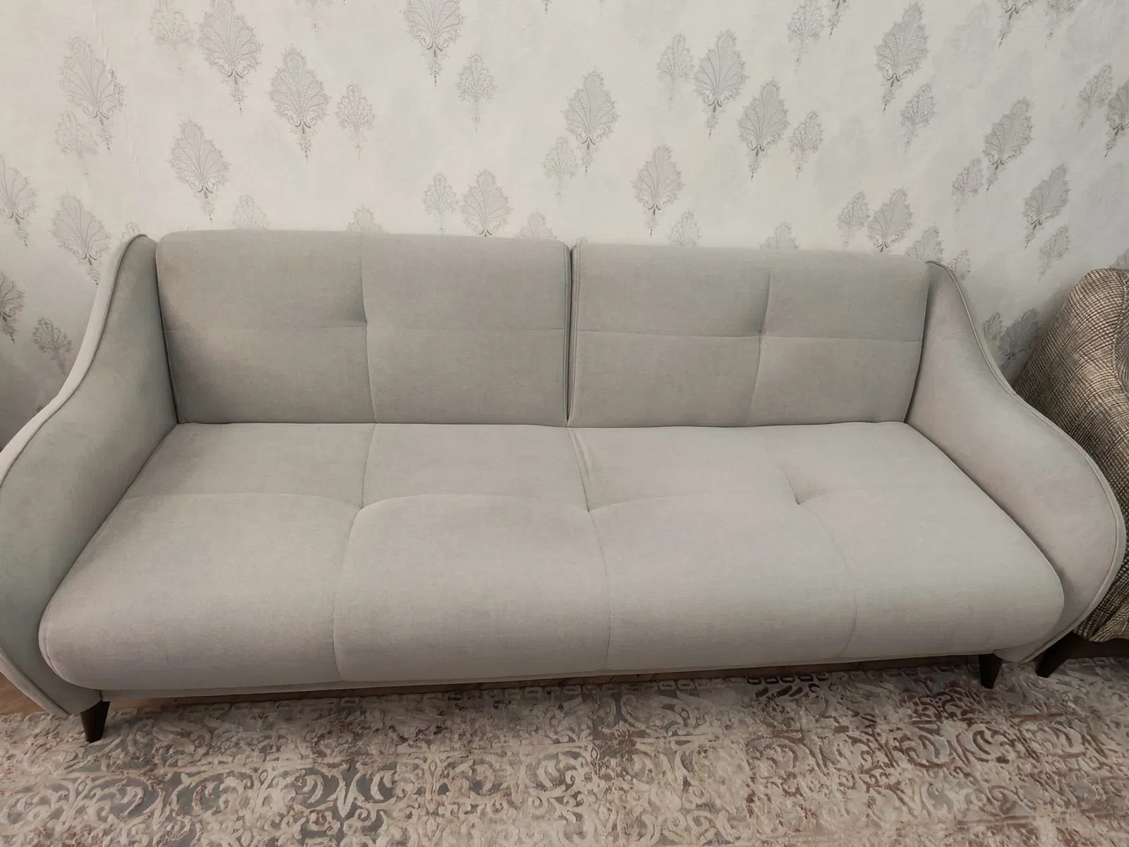 Üç yerli divan, Boz rəng — şəkil 2