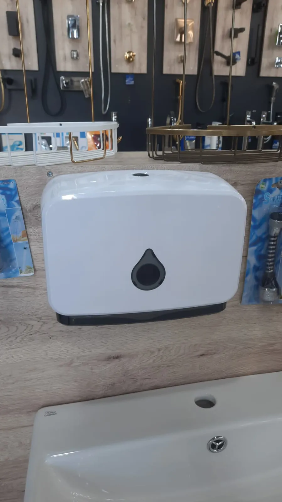 Wall-mounted plastic paper towel dispenser - Tenderyard