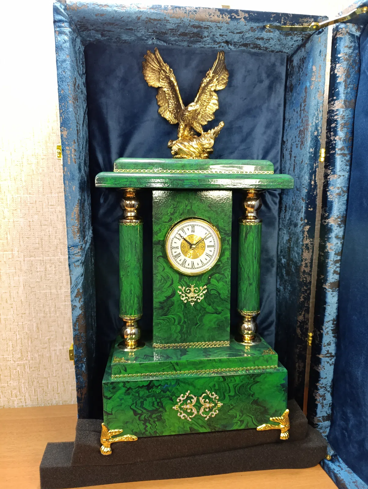 Masa üstü saat ( Malaxit imitasiyası)