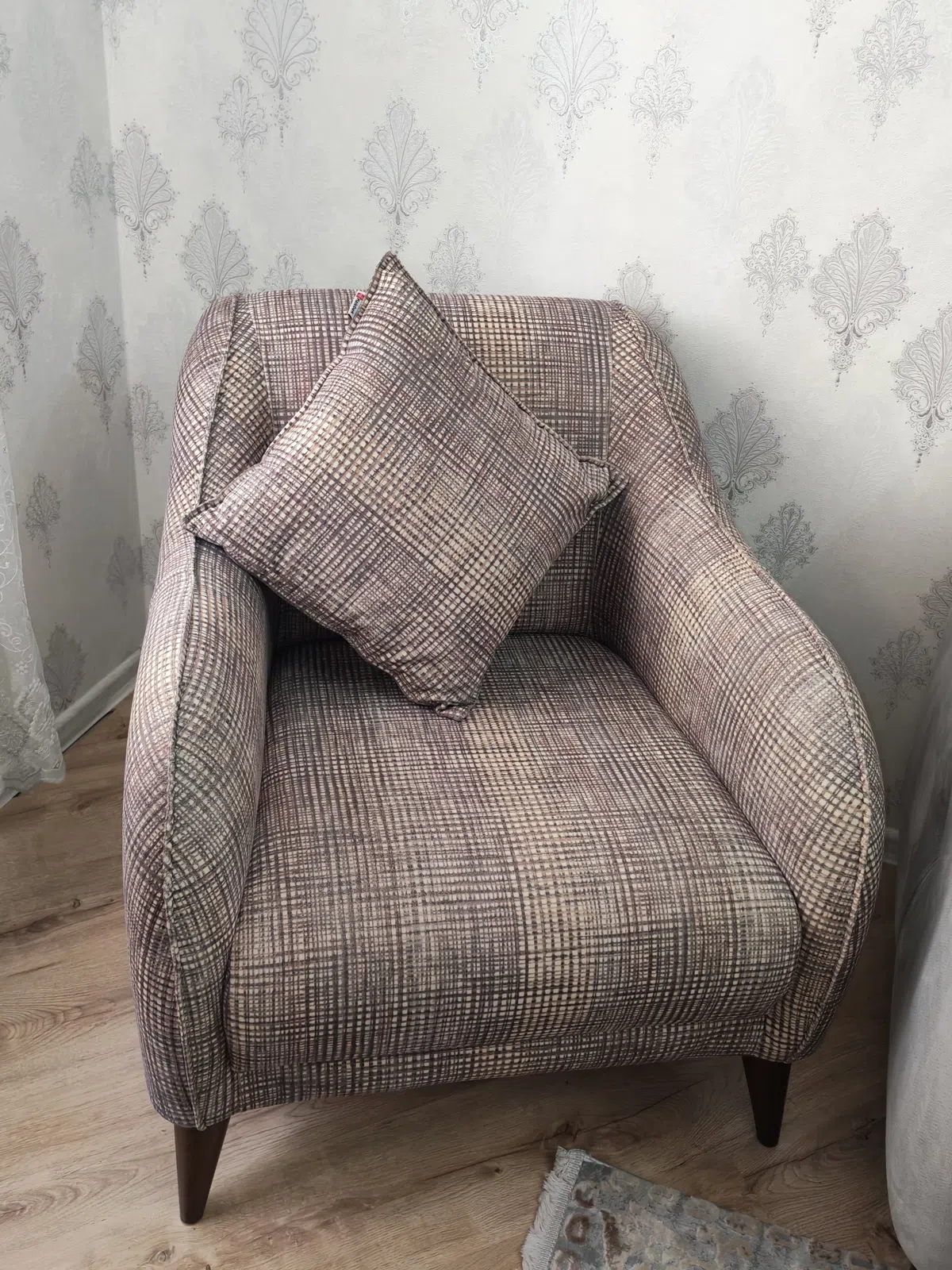 Üç yerli divan, Boz rəng — şəkil 6