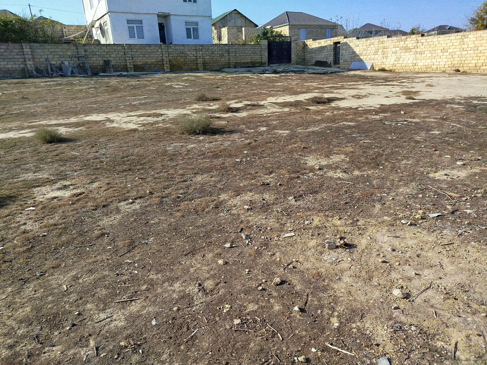 6 sot torpaq sahəsi satılır