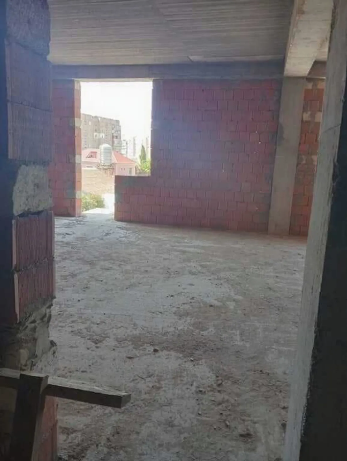 Təmirsiz ticarət obyekti, 1600 m² satılır