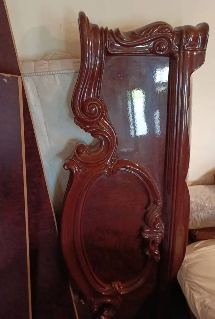 MDF çarpayı, Tünd qırmızı rəng — şəkil 3