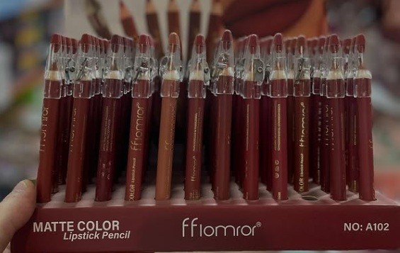 Professional uzunmüddətli dodaq qələmi (lip liner) — şəkil 1