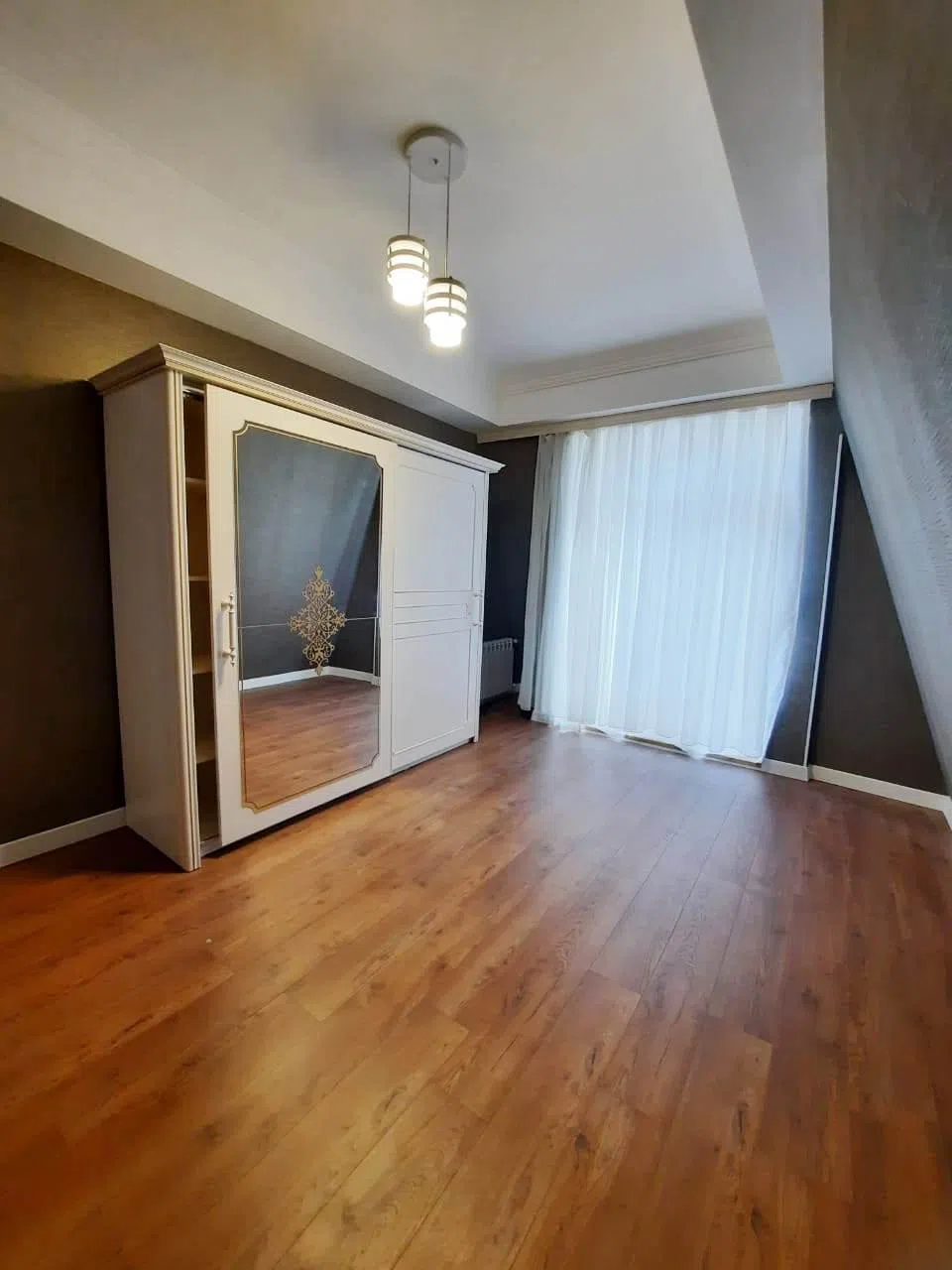 4 otaqlı mənzil 160 m² kirayə verilir — şəkil 18