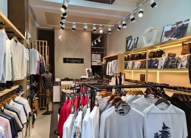 Əla təmirli ticarət obyekti, 570 m² satılır