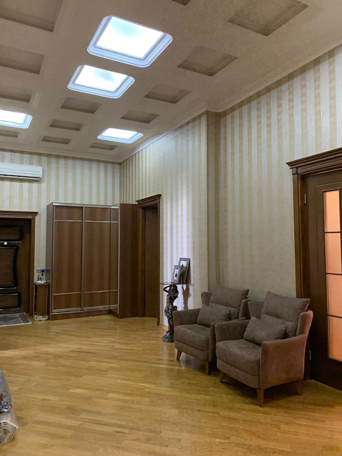 4 otaqlı mənzil 200 m² satılır — şəkil 13