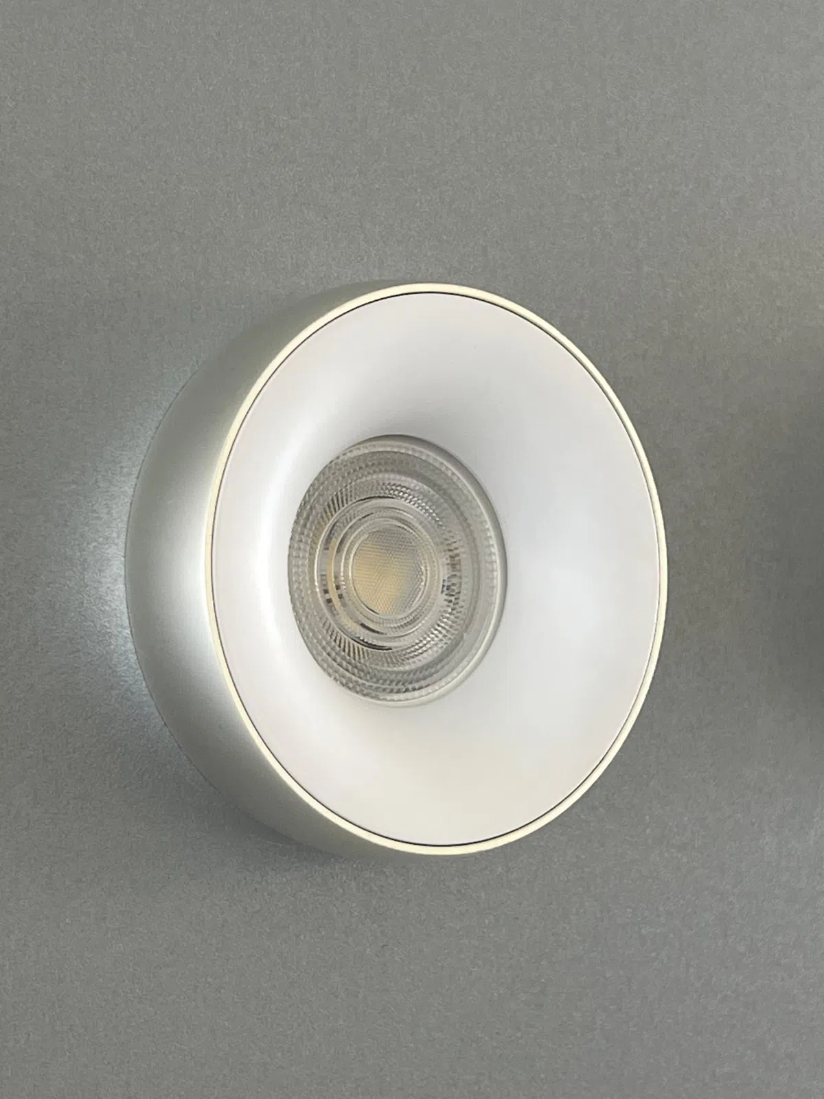 LED lampa, Ağ rəng — şəkil 1