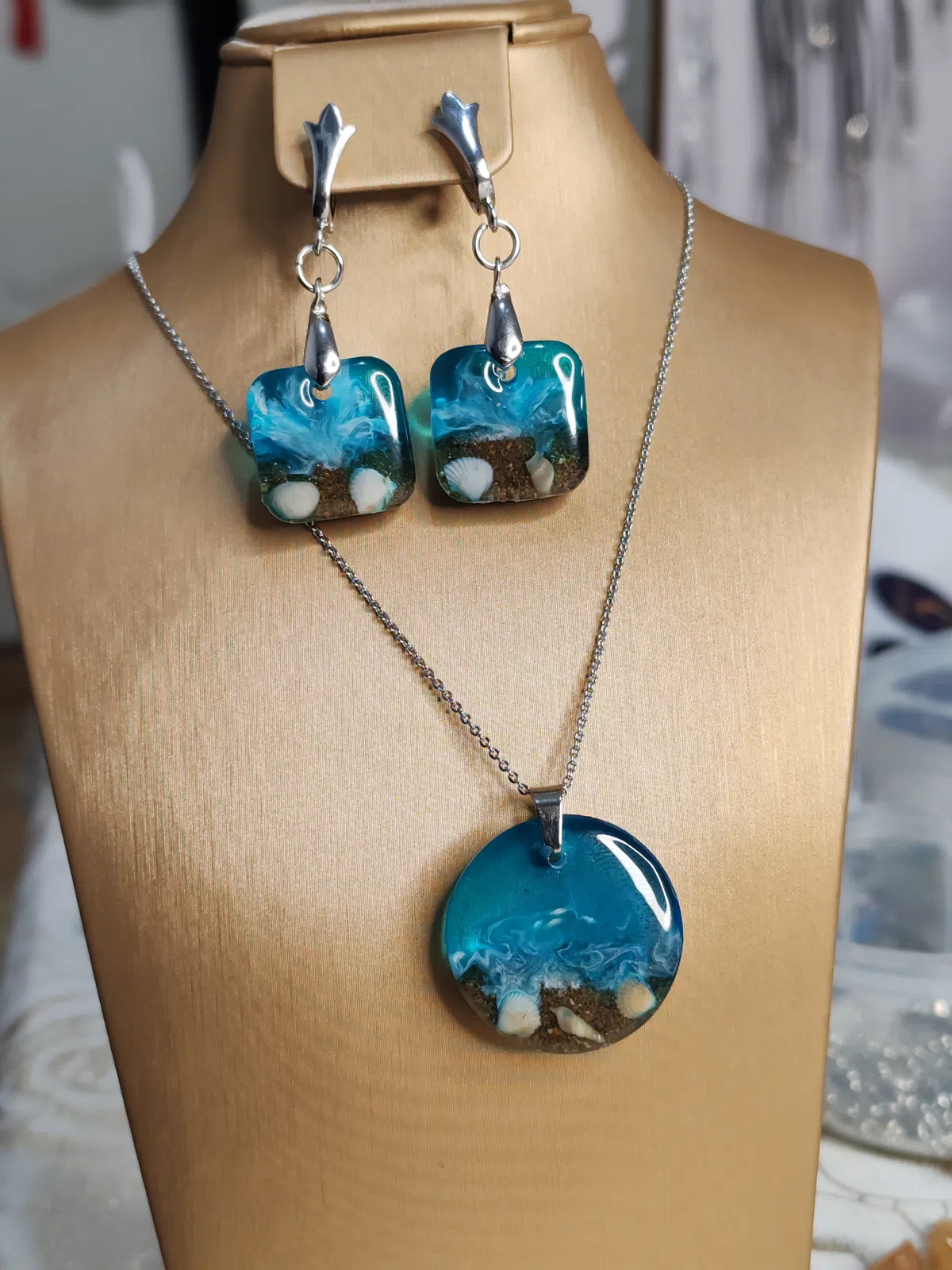 epoxidle hazırlanmış boyunbagi ve sırğalar