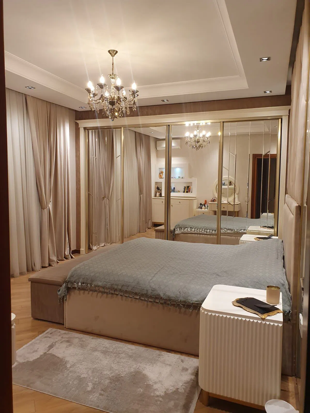 4 otaqlı mənzil 130 m² satılır