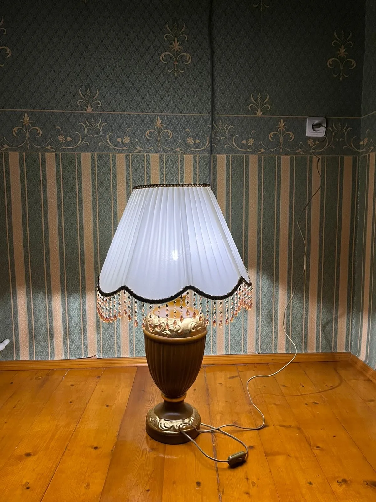 Masa lampası, Qızılı rəng — şəkil 1