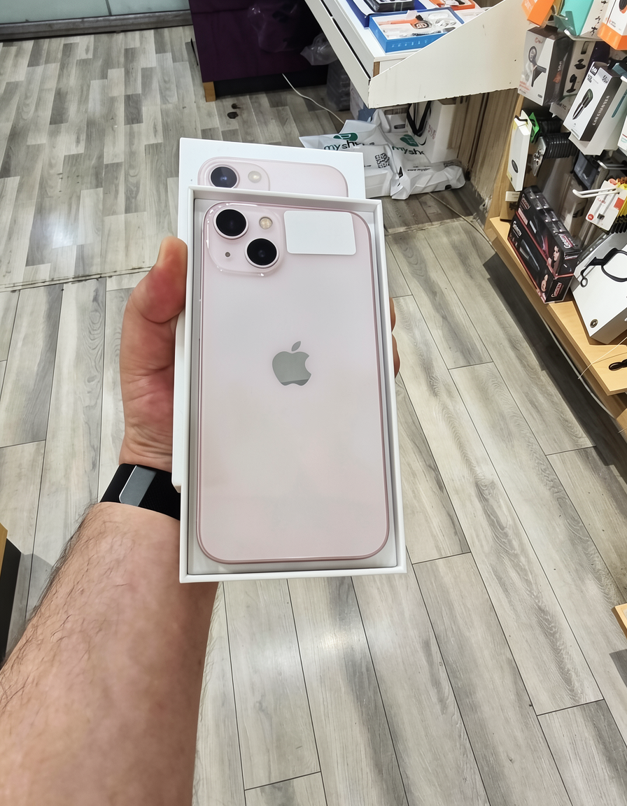 Apple, iPhone 13, 4 GB