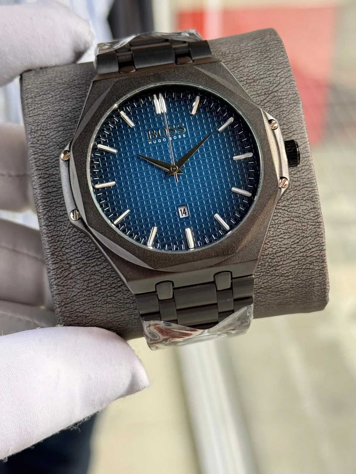 Kişi saatı, Qara rəng