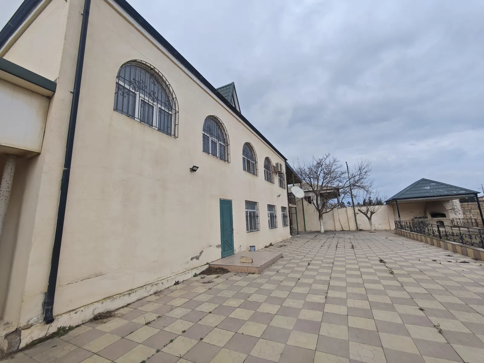 5 otaqlı bağ evi 255 m² 16 sot torpaq sahəsində satılır — şəkil 13
