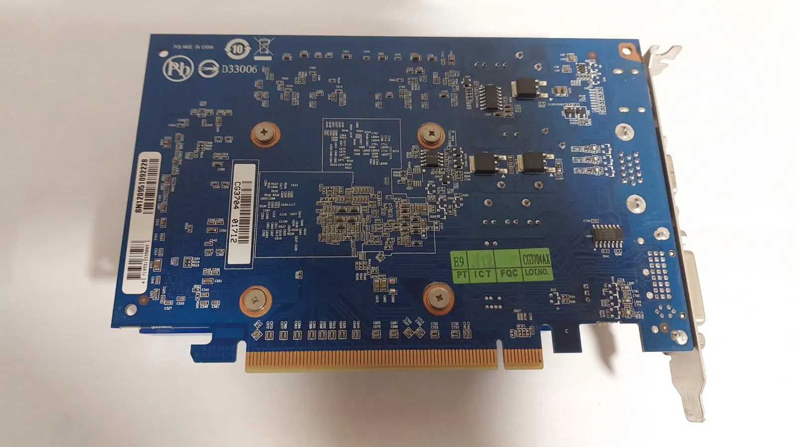 "GIGABYTE NVIDIA GeForce GT 220" videokart — şəkil 2