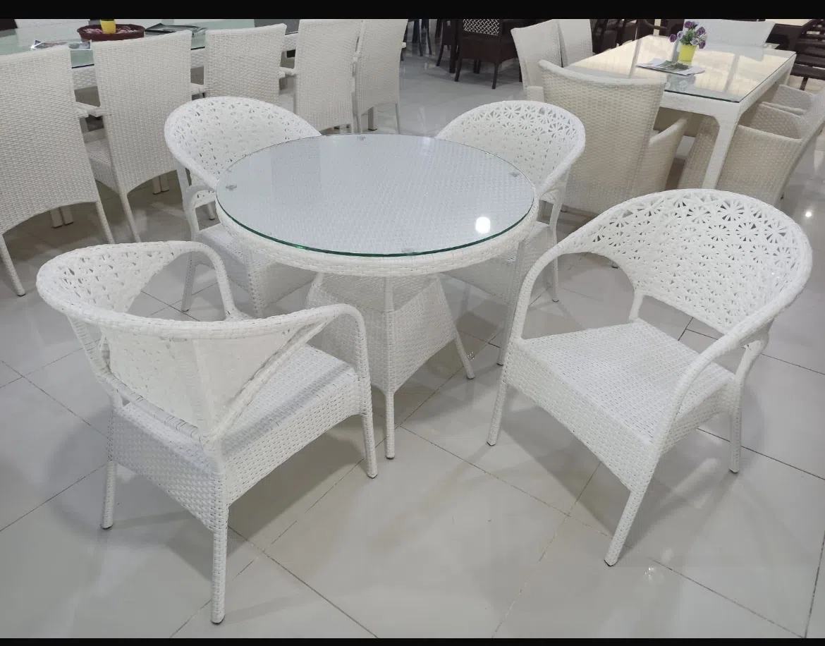 Ağ rəngli rattan bağ mebeli dəsti — şəkil 1