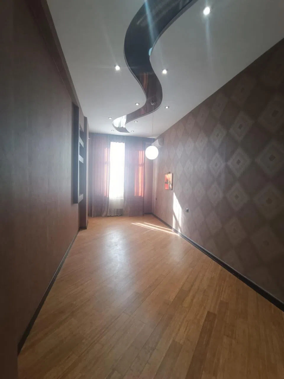 4 otaqlı mənzil 170 m² satılır