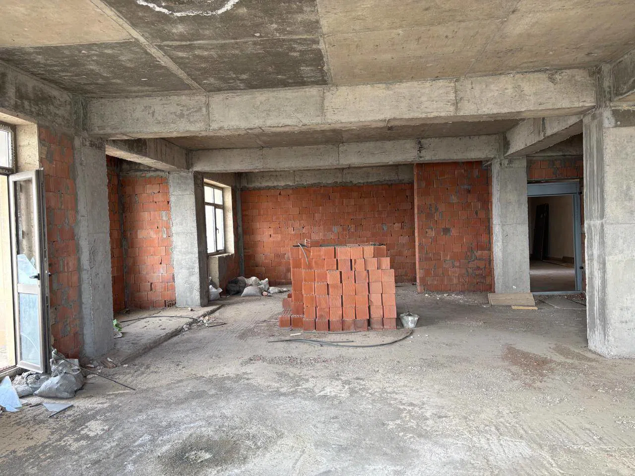 3 otaqlı mənzil 154.8 m² satılır