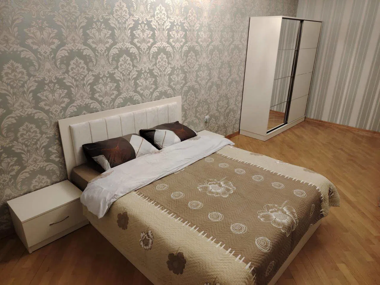 4 otaqlı mənzil 155 m² kirayə verilir — şəkil 10