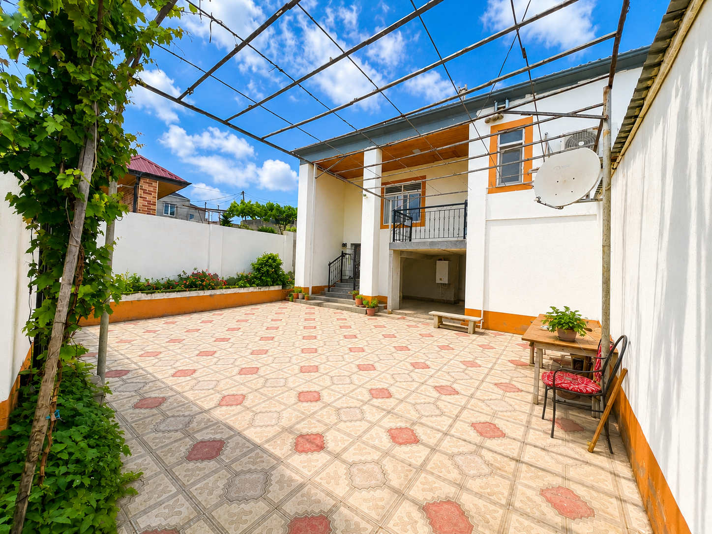 3 otaqlı həyət evi 110 m² - 4 sot torpaq sahəsində satılır