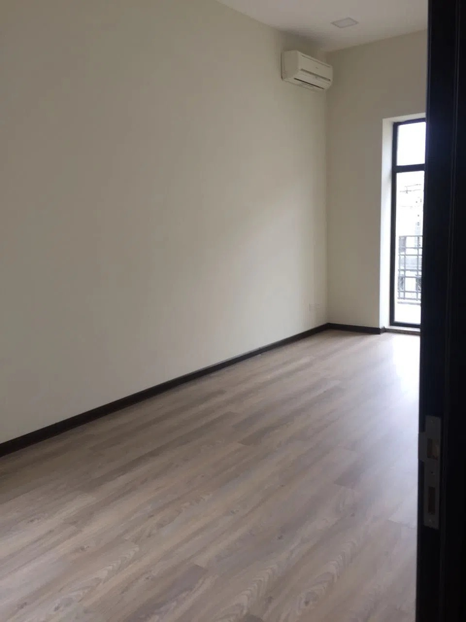 3 otaqlı ofis, 5400 m² kirayə verilir