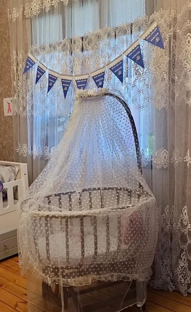 Beşik Taxta material, Qəhvəyi rəng