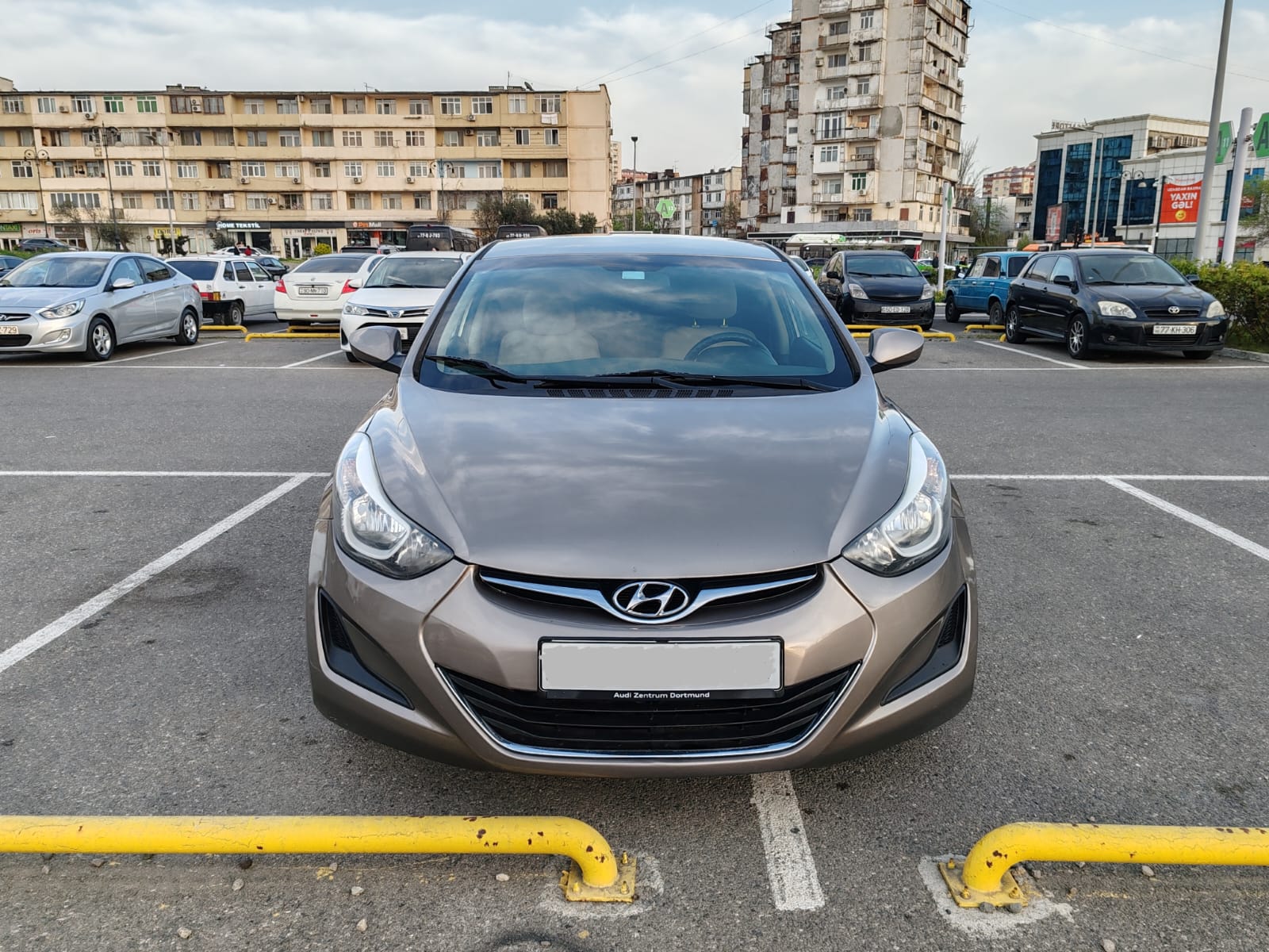 Hyundai Elantra, 2015 il, 259000 km - Tenderyard