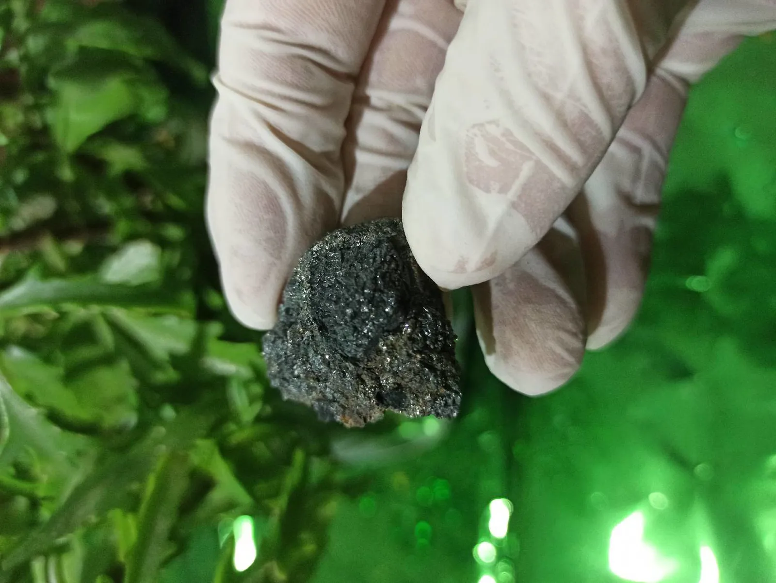 Təbii metal parıltılı mineral nümunəsi✨