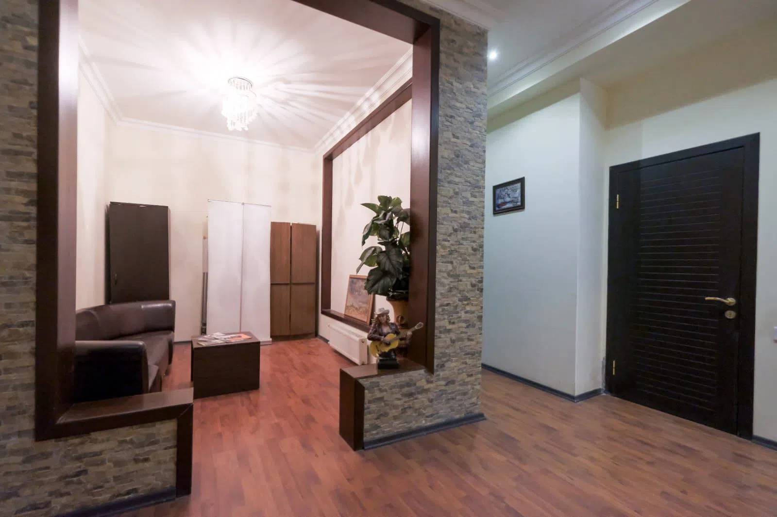 7 otaqlı ofis 200 m² satılır — şəkil 3