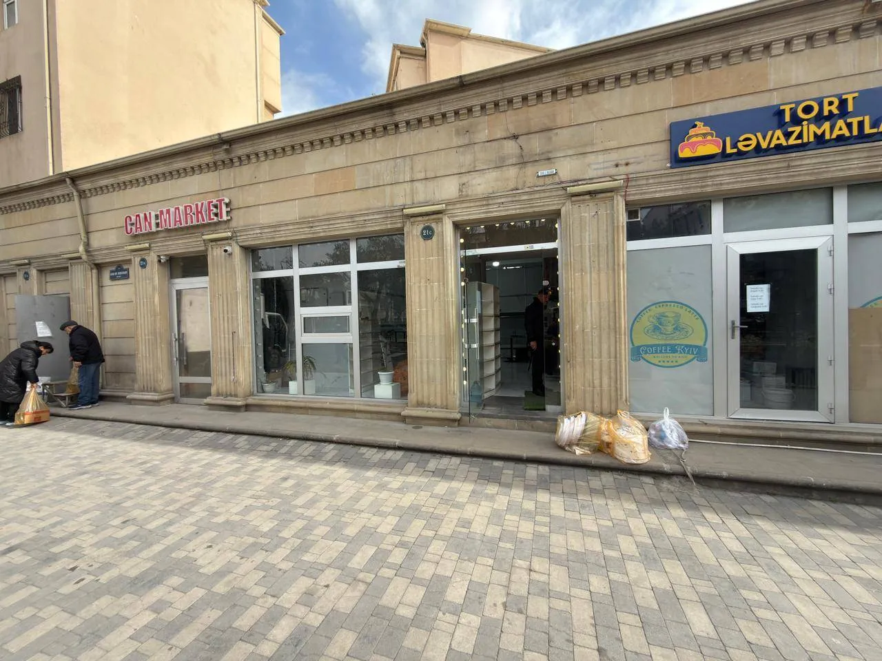 Commercial property with good renovation, 40 m² for rent - Tenderyard