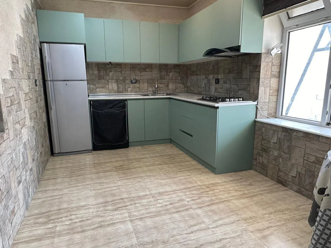 4 otaqlı bağ evi 140 m² 5.6 sot torpaq sahəsində satılır — şəkil 12