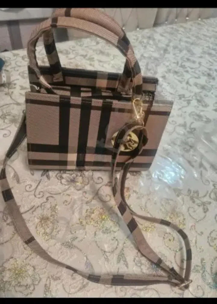 Qadın çantası, Qarışıq rəng