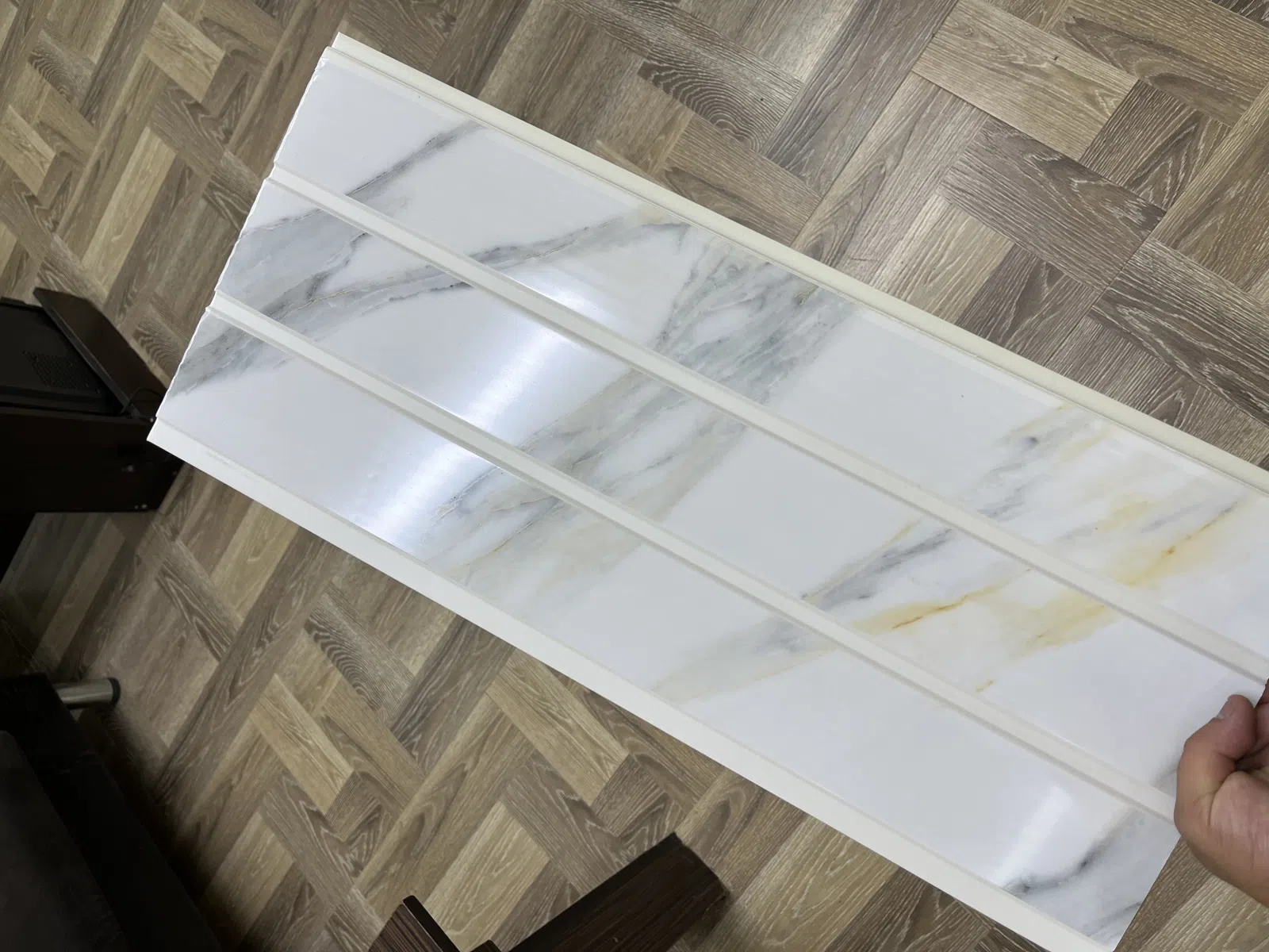 PVC wall panels, white textured and wood-effect models - Tenderyard
