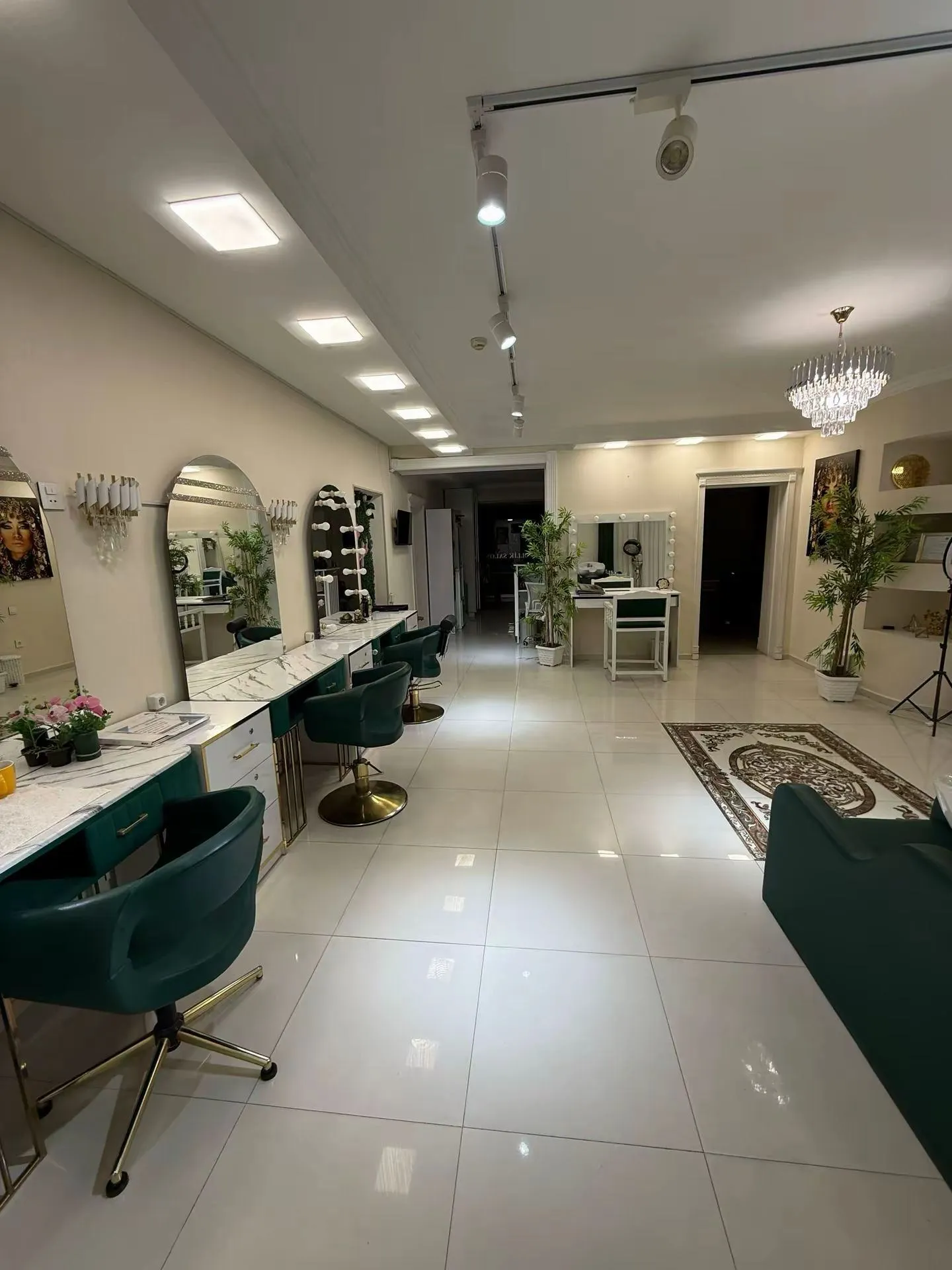 xetai metrosu yaxinliqnda gozellik salonu icareye verilir