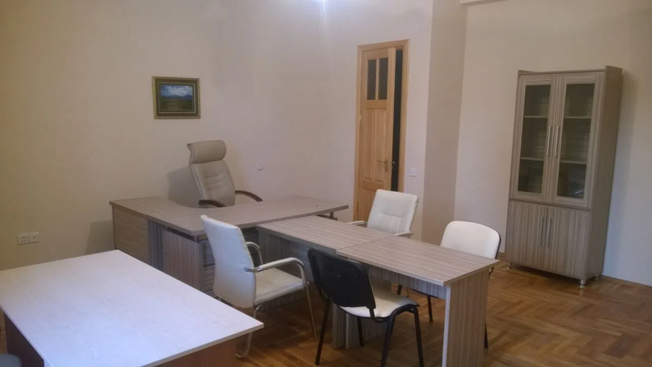 3 otaqlı ofis, 130 m² satılır — şəkil 2