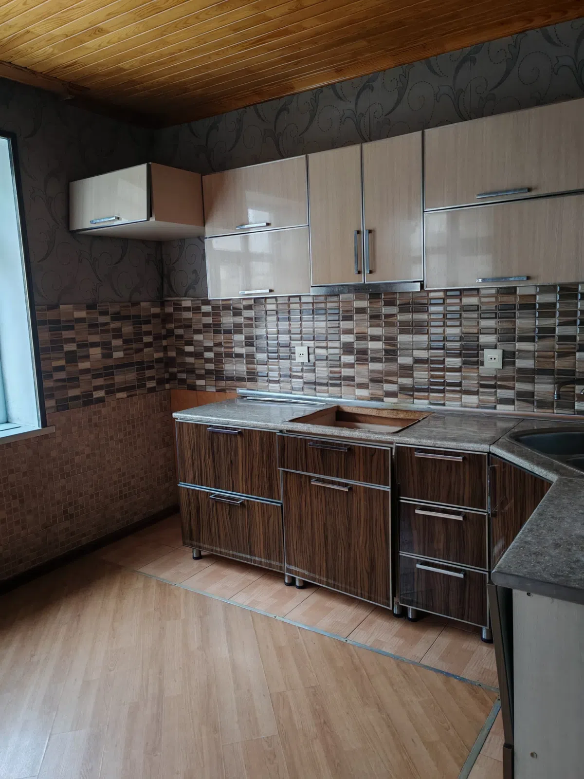 8 otaqlı bağ evi 300 m² 3 sot torpaq sahəsində satılır — şəkil 2