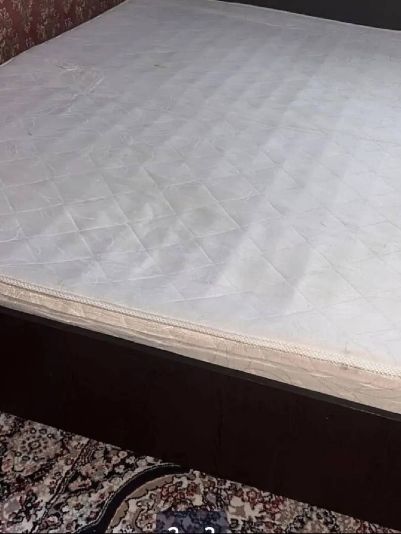 MDF çarpayı, Tünd qırmızı rəng — şəkil 2