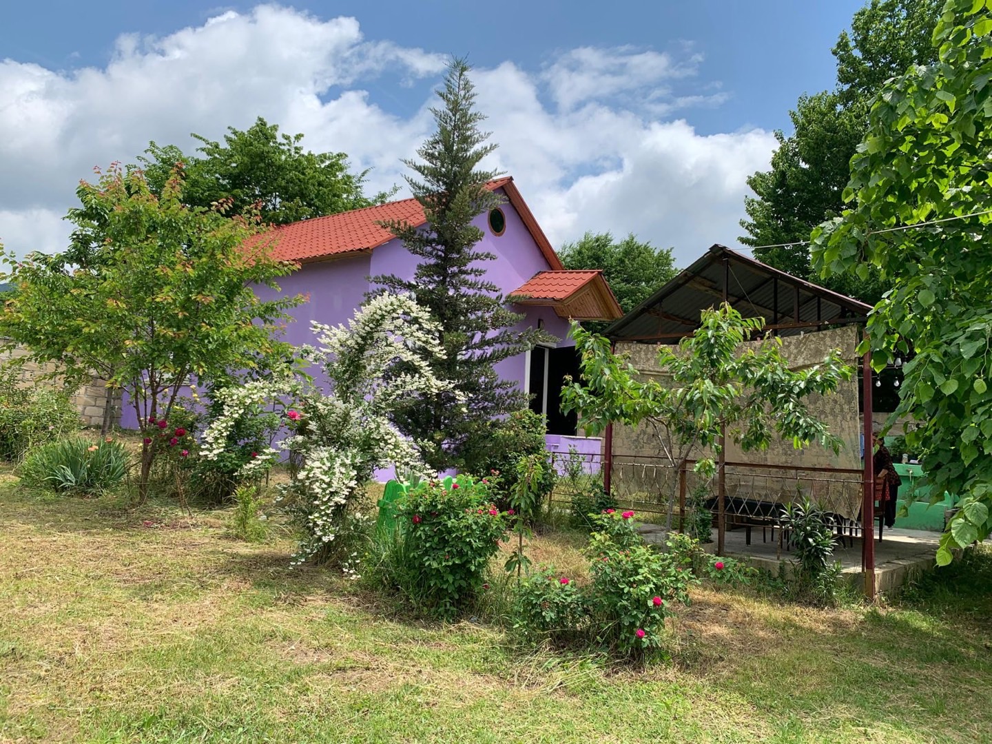 2 otaqlı bağ evi 80 m² 2000 sot torpaq sahəsində günlük kirayə verilir