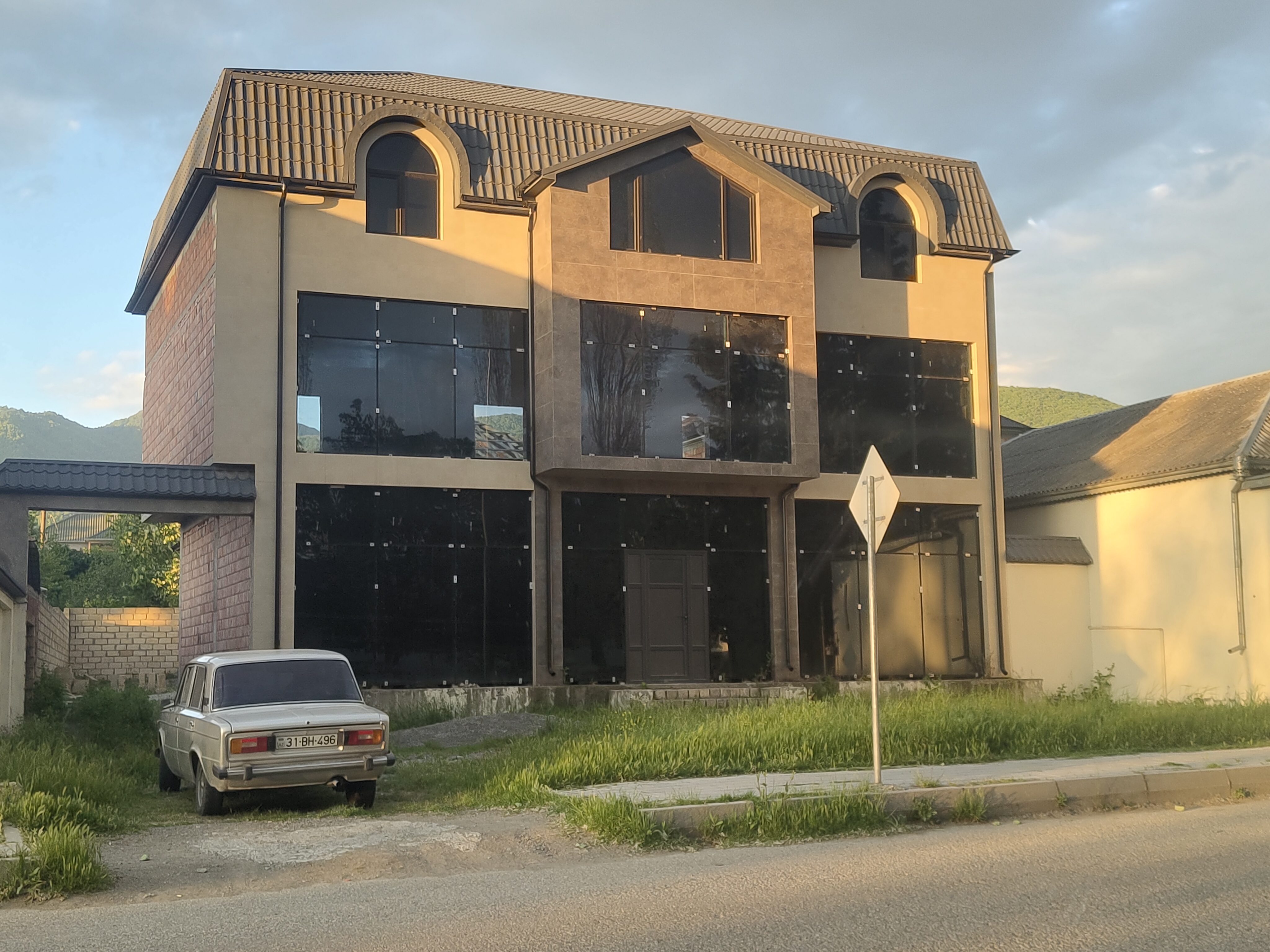 372 m² Unrenovated property for sale - Tenderyard