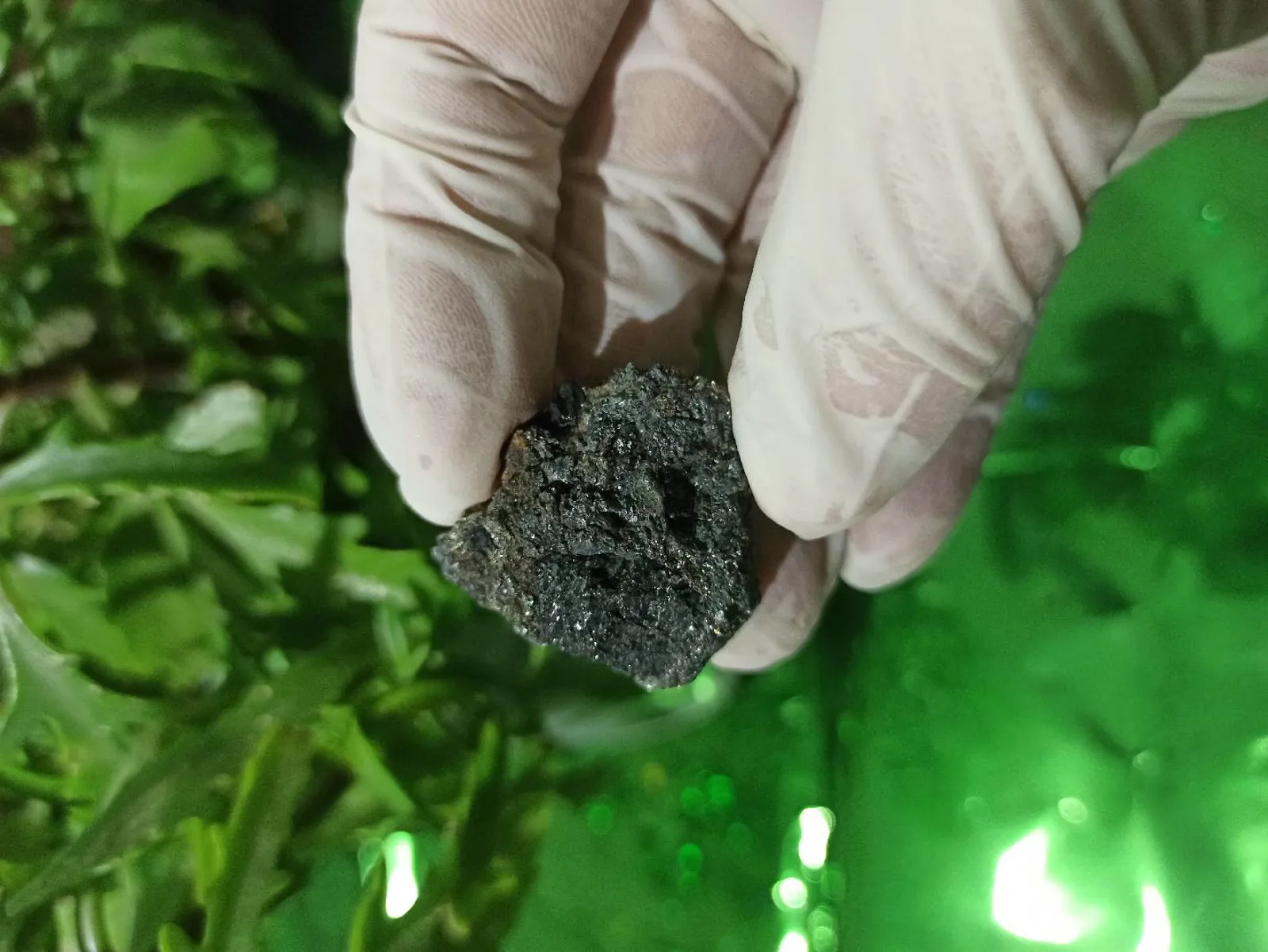 Təbii metal parıltılı mineral nümunəsi✨